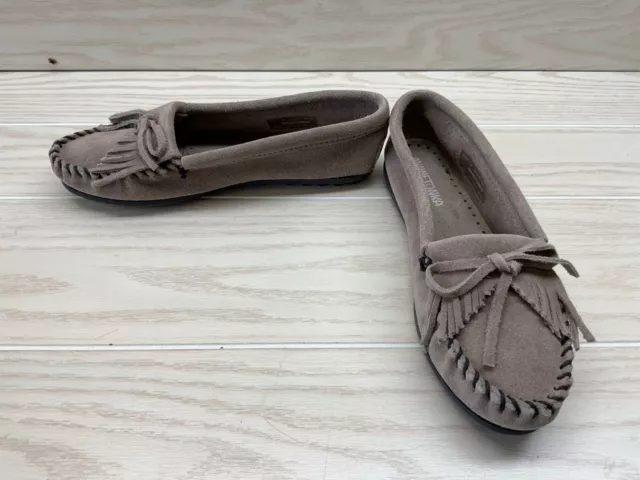 Minnetonka 401T Kilty Hardsole Moccasins, Women's Size 7 M, Gray NEW MSRP $58.95