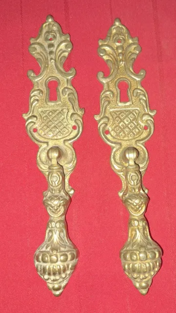 Antigua pareja de tiradores de bronce para muebles, altura 18 cm