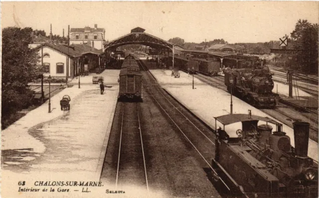 CPA AK CHALONS-sur-MARNE - interior of the station (743113)