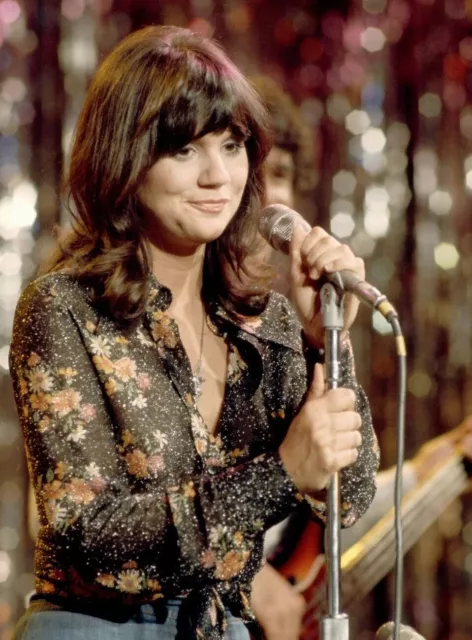 Linda Ronstadt Singing On Stage 8x10 PHOTO PRINT