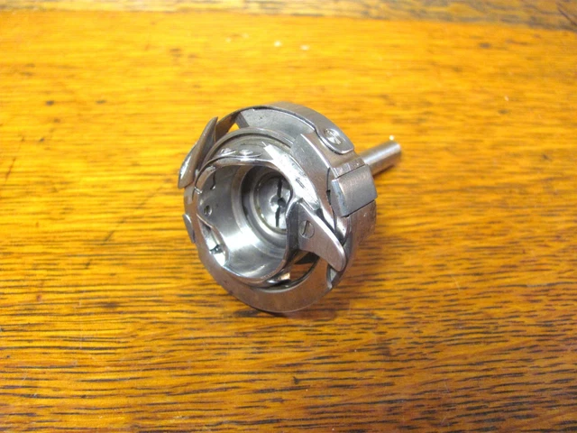 VINTAGE SINGER 201-2 Sewing Machine Rotating Hook Bobbin
