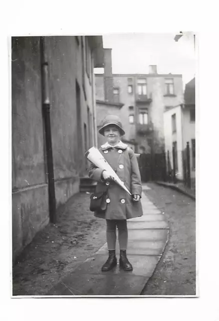 Y27226/ Einschulung Privatfoto Mädchen mit Schultüte ca.1935