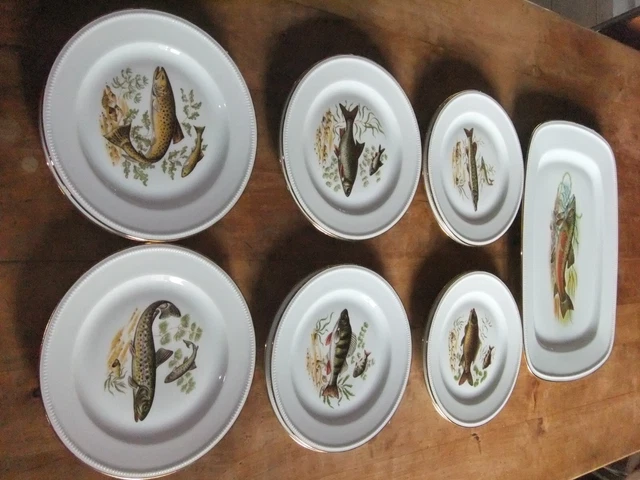 Service de table en porcelaine de LIMOGES. Service à poisson 13 pièces 3