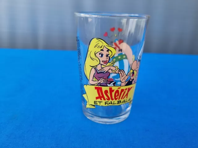 Ancien  Verre Asterix Et Falbala Goscinny Uderzo Collection Amora 2000