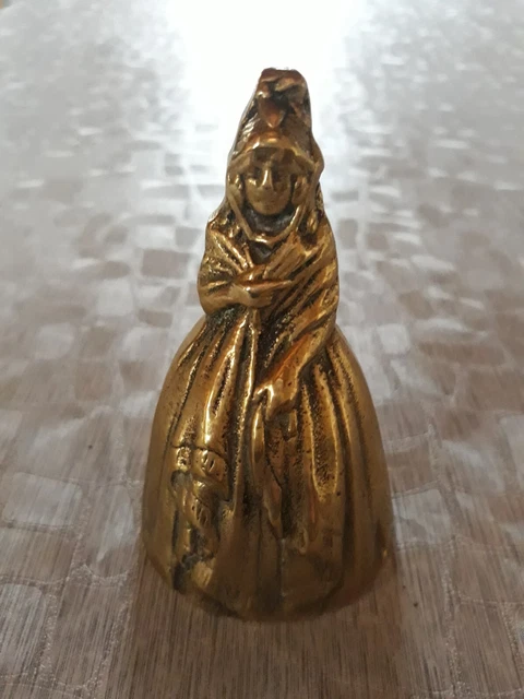 Clochette De Table En Bronze , Modèle  Femme