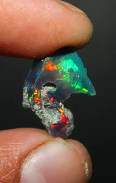 Black Opal Rough 5.00 Cts. AAA Petit Desseré Raw Pierre Précieuse Cristal