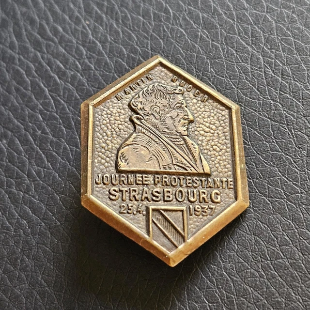 Broche Vintage Journée Protestante Strasbourg 1937 - Tôle Emboutie Martin Bucer