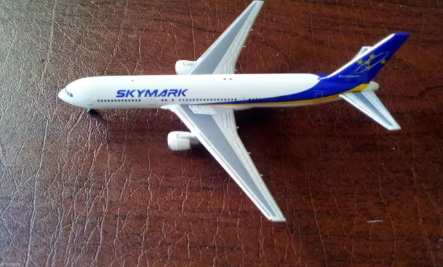 Phoenix Models Skymark Airlines B 767 1:400 - PH4SKY034 Regular Cols