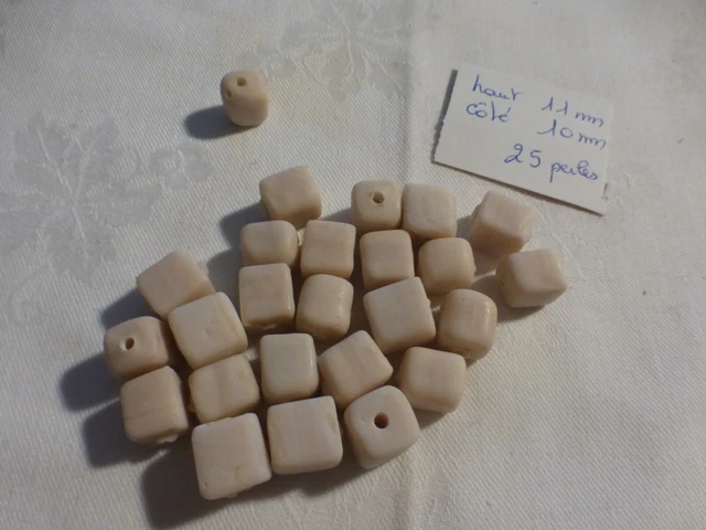 Lot De 25 Perles En Verre Vintage Cubes Rose Pêche Irrégulières - Occasion