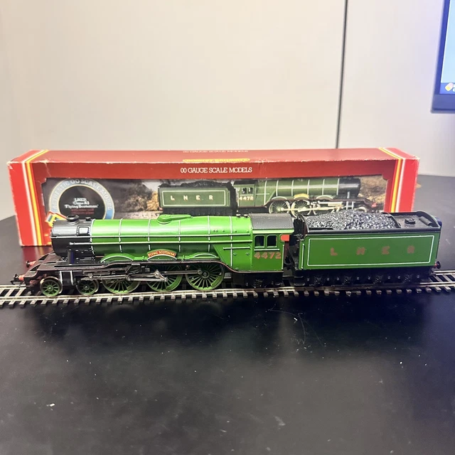 Hornby Put Together Set Of R2675 LNER Class AI 'Flying Scotsman & 5