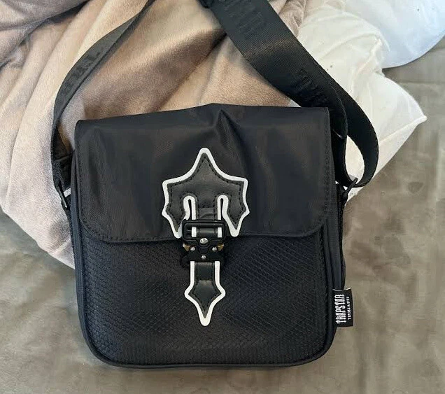 TRAPSTAR IRONGATE CROSS body bag black £30.00 PicClick UK