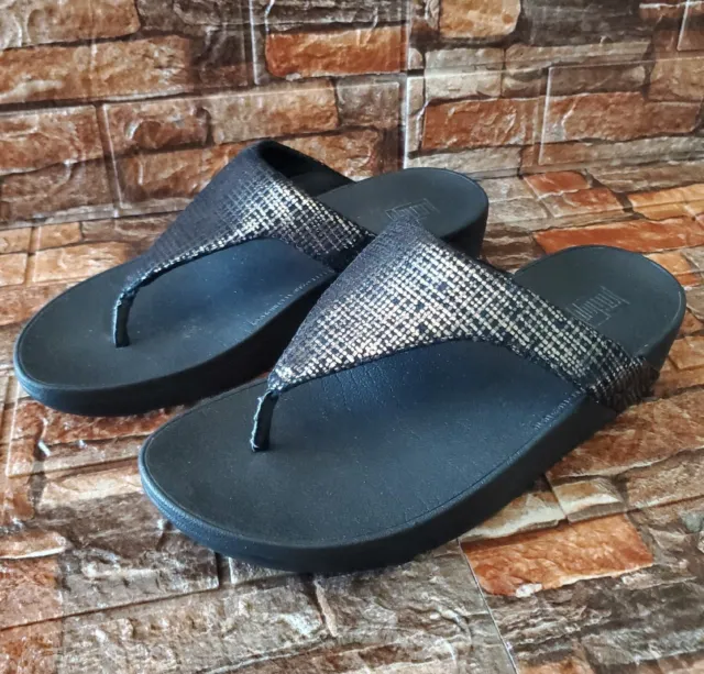 FitFlop Black Thong Sandal Women's Size 10 Slip On Comfort Shoes Silver Shimmer