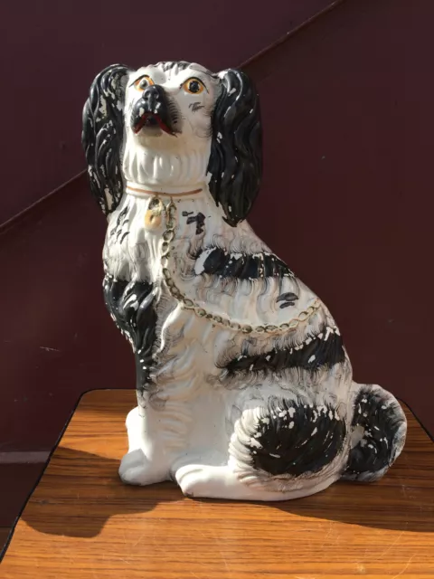 STAFFORDSHIRE grande et ancienne paire de chiens en céramique, un très accidenté 3