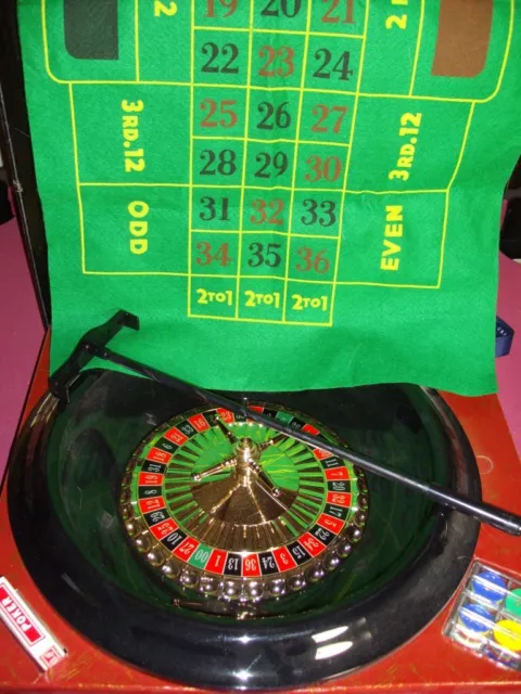 Roulette 16" And Blackjack 21 Chips Felt Playing Surface Rake. DeLuxe Set NEW !