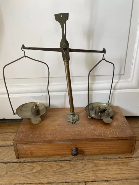 Balance trébuchet ancien bois & cuivre marque CB Besson et jeu de poids 3