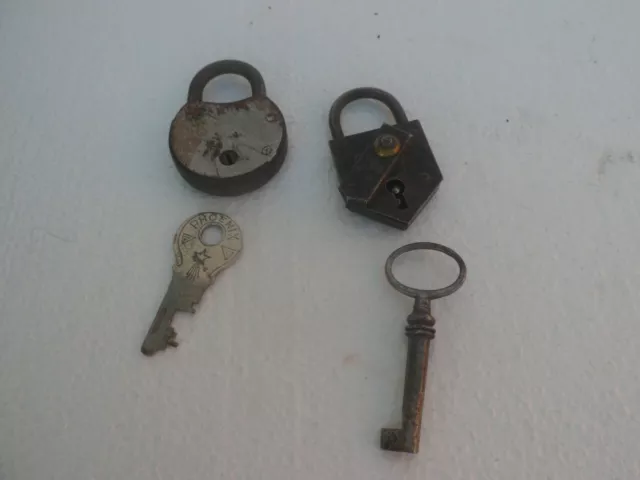 candados muy antiguos con sus llaves 2 unidades
