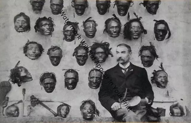 ODD BIZARRE STRANGE WEIRD CREEPY CRAZY FREAKY Shrunken Heads Skulls VINTAGE PIC