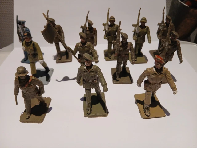 Lot De 15 Soldats Plastique Vintage Starlux / Michel / Cofalux Cassés - Échelle 1:32