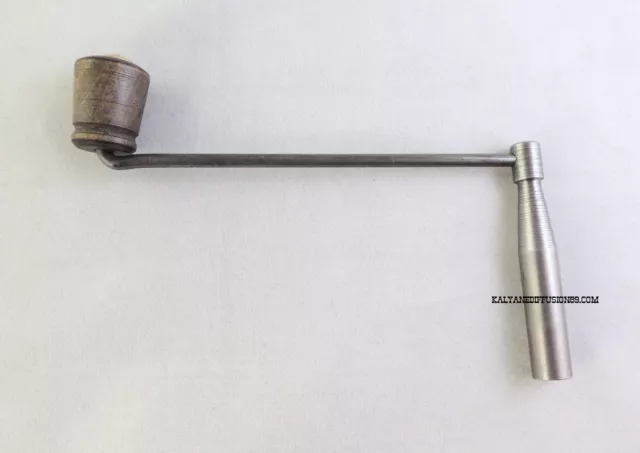 cle, clef,clé manivelle horloge pendule comtoise N° 9 carré de 4,20 mm