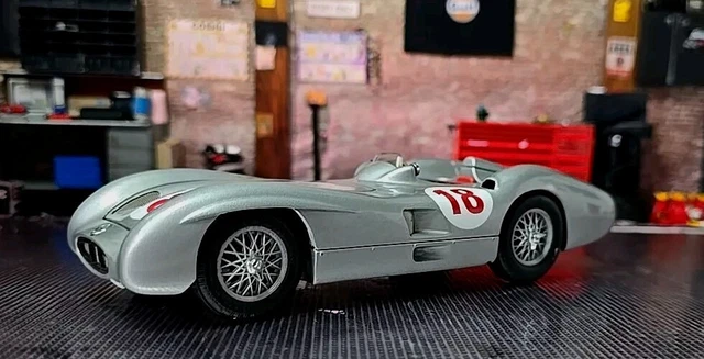 A FRANKLIN MINT scale model of a 1954 Mercedes Benz W196R Fangio Racing car £56.99 - UK