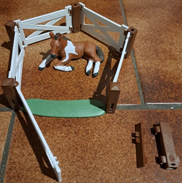 Playmobil Mini-Pferdekoppel mit Schleich Fohlen