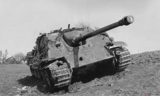 WORLD WAR TWO WW2 WWII Photo Brits Inspect German Jagdpanther Knocked ...