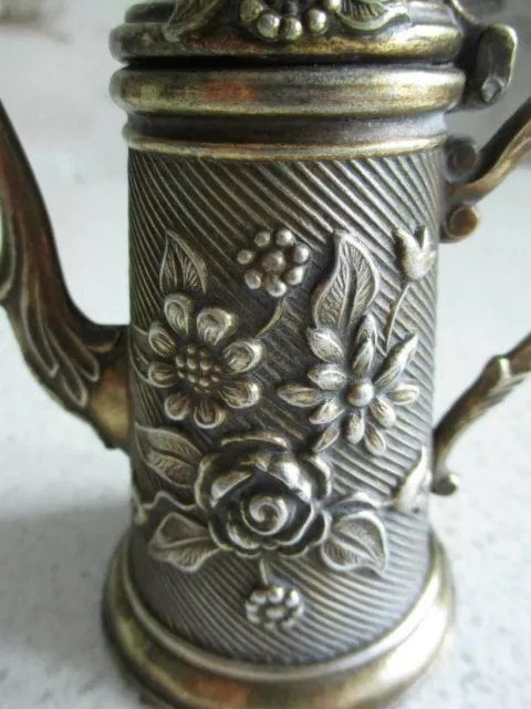 Jolie Petite Cafetiere En Metal Dore Ornee De Fleurs