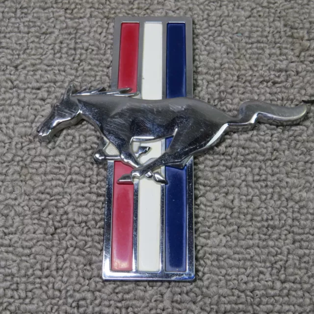 05-14 FORD MUSTANG PONY EMBLEM LH FRONT FENDER GENUINE OEM TRIBAR BADGE symbol