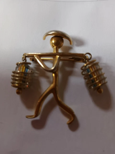 Broche Vintage Chinois Porteur D'eau - Années 1930/1950 - Métal Doré - Occasion