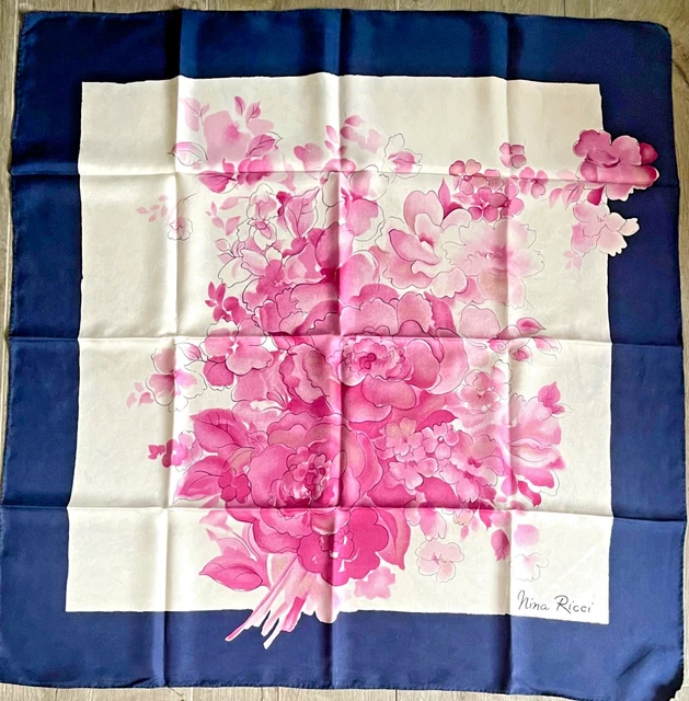 Foulard En Soie Nina Ricci Vintage - Bords Vert Militaire, Fond Beige - 87x88 Cm - Occasion Parfait état
