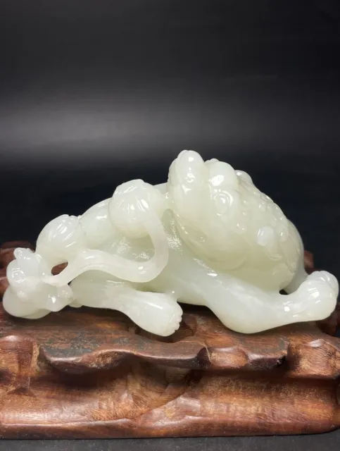 Chinese Exquisite Handmade Lion Carving Hetian Jade Statue