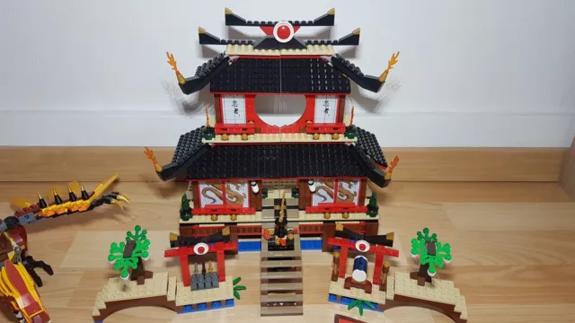LEGO ninjago 2507 le temple de feu 2