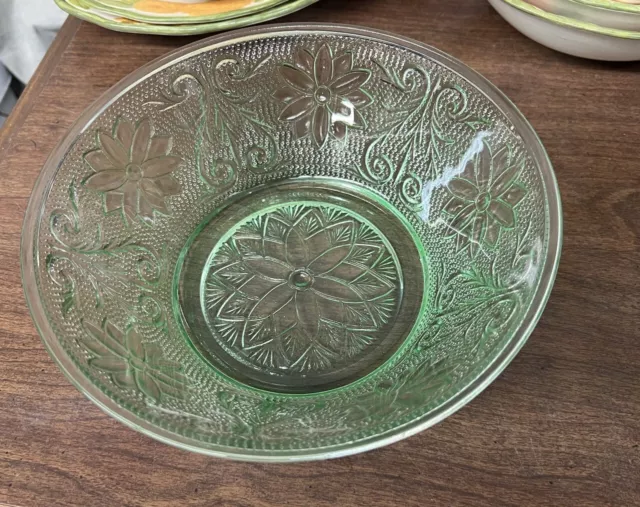 Tiara Sandwich Light Green (Chantilly Green) 8-1/2" Large Fruit Bowl