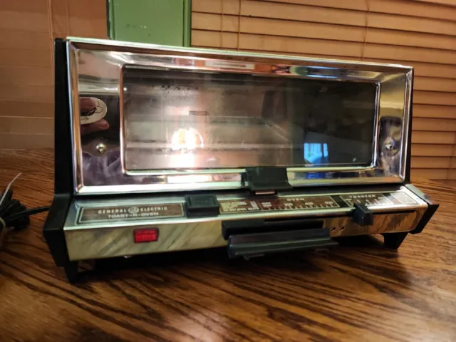 VTG 1960's GE GENERAL ELECTRIC DELUXE TOAST-R-OVEN - Good Condition!