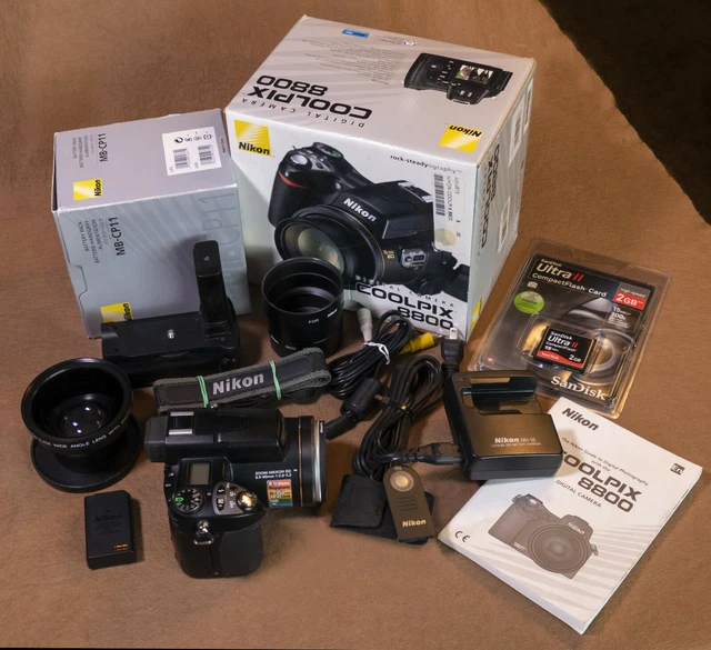 Nikon Coolpix 8800 bundle Nikon Coolpix 8800 bundle