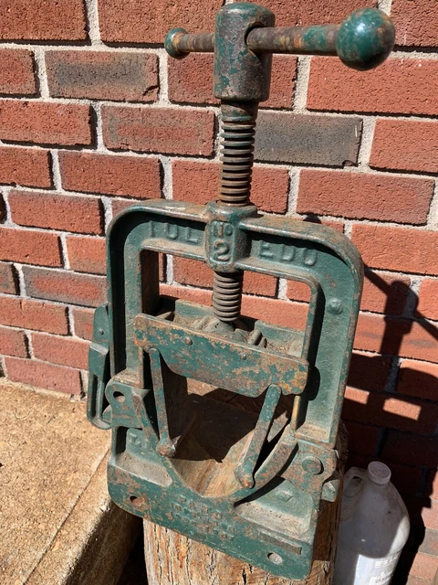 Vintage Toledo No. 2  Specialty Pipe Vise