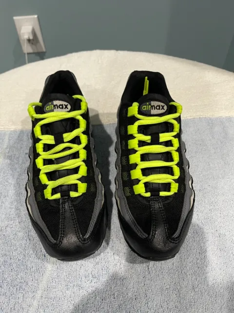 Nike Air Max 95 Boys Size 5Y Black Running Athletic Shoes Sneakers 905348-022