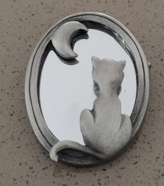 L. RAZZA Cat and Moon Vintage Brooch - Pre-Owned L. RAZZA Cat and Moon Vintage Brooch - Pre-Owned