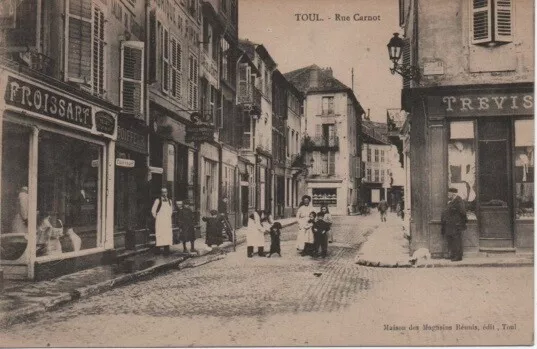 CPA - TOUL - Rue Carnot (Froissart Boutique, fabrics, cotton swabs)