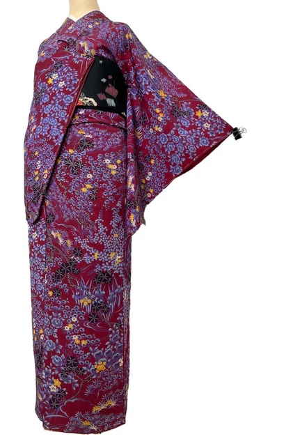 JAPANESE SILK ANTIQUE KIMONO / 0.55kg / COMBINE SHIPPING WEIGHT LIMIT = 2kg