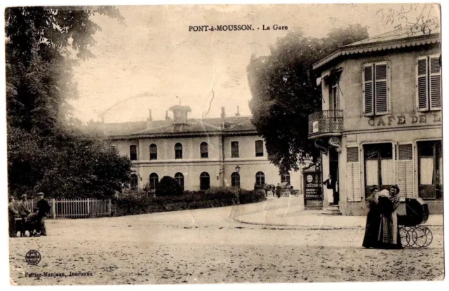 CPA 54 - PONT A MOUSSON (Meurthe et Moselle) - La Gare (petite animation)