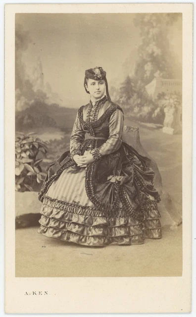 CDV Original 1865 – Femme En Robe Par Disdéri, Photo Ancienne Paris