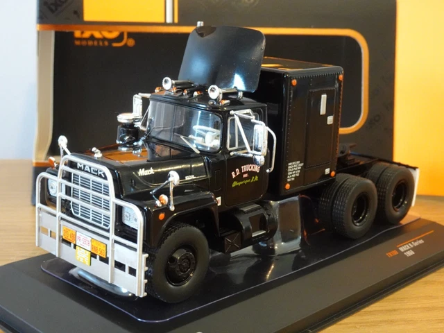 IXO Models Mack R-Serie 1966 red blue IXOTR178.22 | - Boutique en ligne de modèles de camions et d'engins de chantier