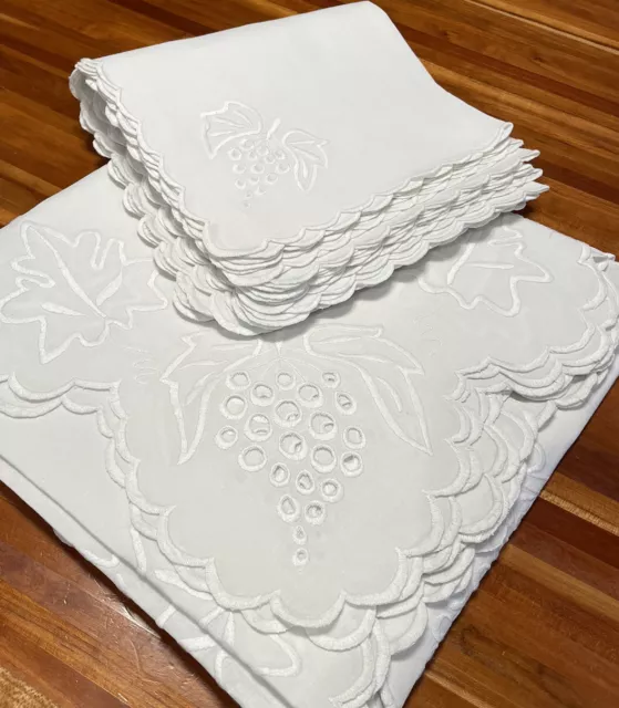 Beautiful Vintage White Linen Cutwork Satin Stitch Tablecloth & Napkin Set (9) 3