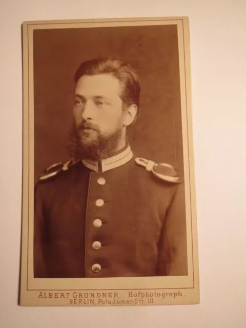 Berlin - 1881 - Soldat mit Bart in Uniform mit Epauletten - Offizier / CDV