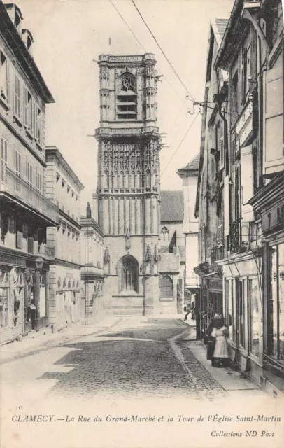 Clamecy - la rue du grand Marché et la tour de l'église Saint-Martin