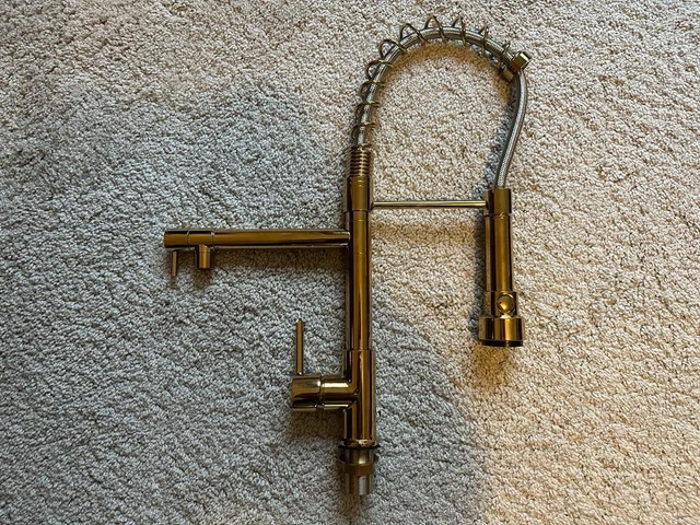BJÖRN| Gastro Wasserhahn Küche/2 Brausen schwenkbar/Armatur Gold 2 Anschlüsse
