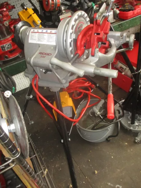 RIDGID 300  THREADER w/complete NEW CARRIAGE & OILER