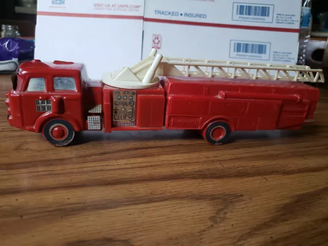 Vintage AVON THE RED SENTINEL WILD COUNTRY FIRE TRUCK After-shave & Talc