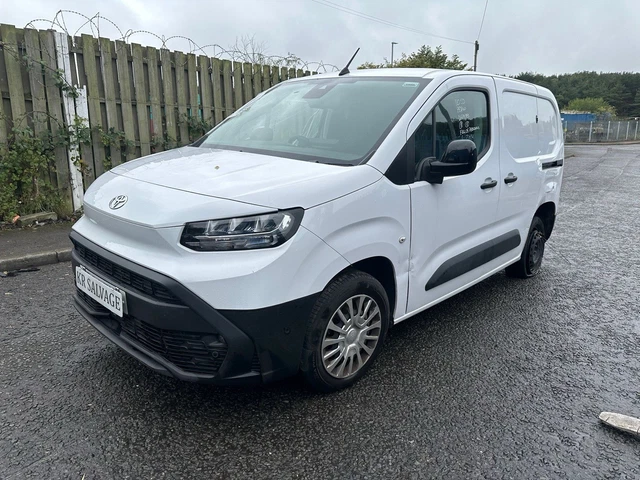 2024 TOYOTA PROACE City L1 Icon 1.5 Diesel White Roof Aerial - Breaking ...